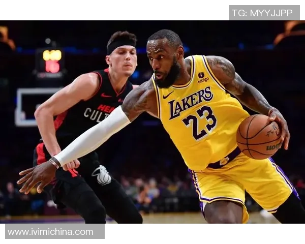 2020年NBA总决赛首场回放湖人与热火的精彩对决分析